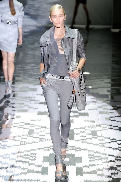 Look 11